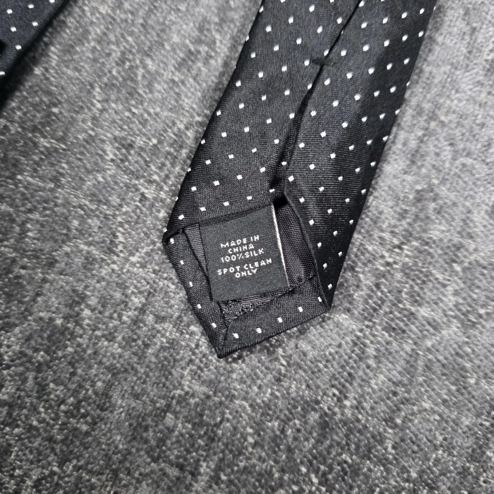 NWT Express Mens Black Silk Micro Dot Narrow Tie Modern Luxury 58